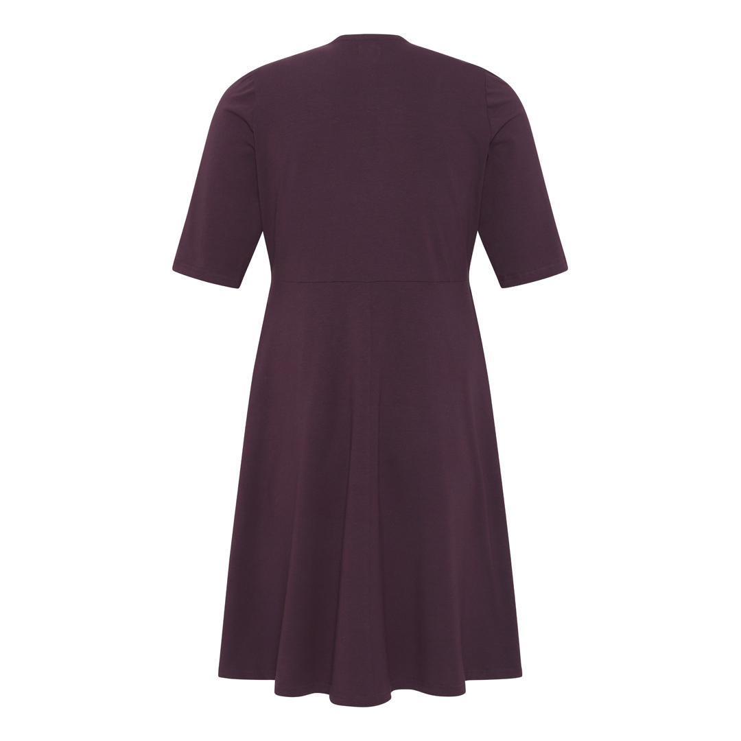 Takasaki Aubergine. Kjole i store størrelser fra Amamiko