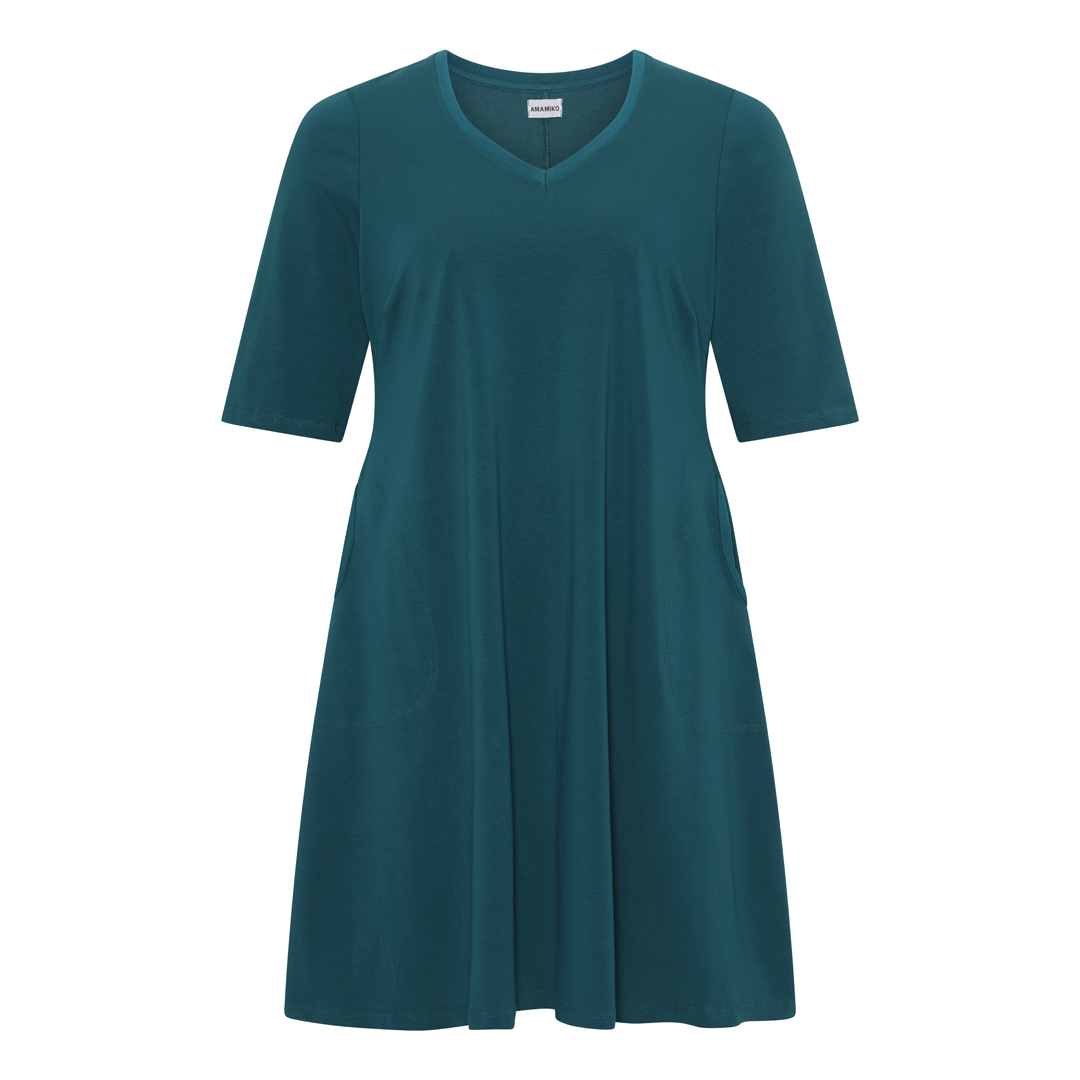 Tulla Petroleum. Kjole i store størrelser fra Amamiko.