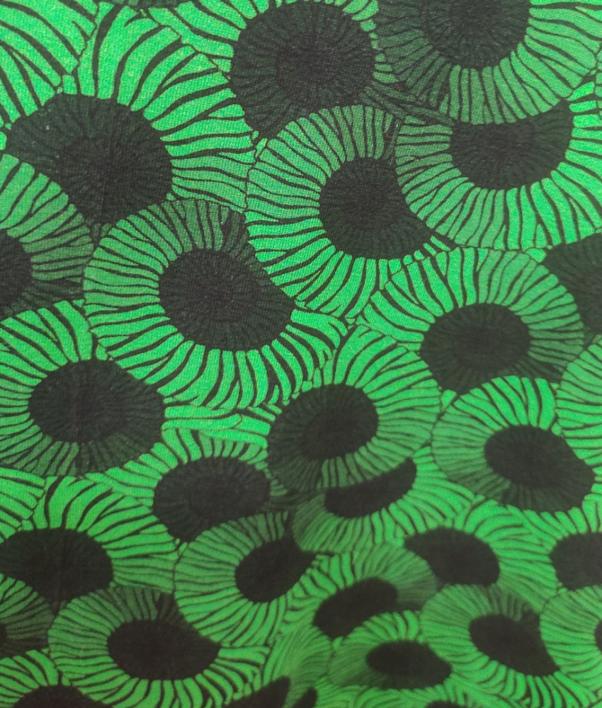 Takasaki Green Spiral. Kjole i store størrelser fra Amamiko