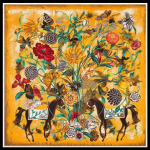 Stort kvadratisk Silke Tørklæde - Gule Heste