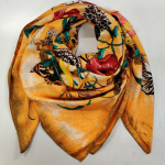 Stort kvadratisk Silke Tørklæde - Gule Heste