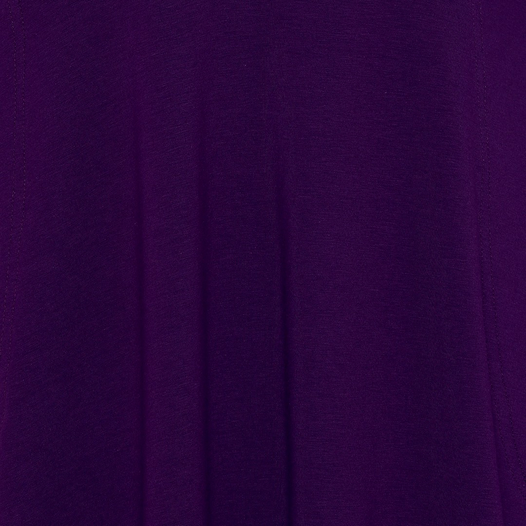 Lilla plus size kjole med v-udskæring. Kjole med lommer i store størrelser fra Amamiko