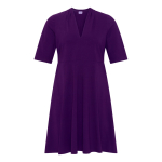 Lilla plus size kjole med v-udskæring. Kjole med lommer i store størrelser fra Amamiko