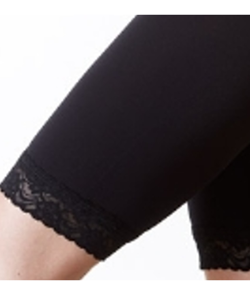 Black microfiber shorts w. lace - 501000 fra Festival