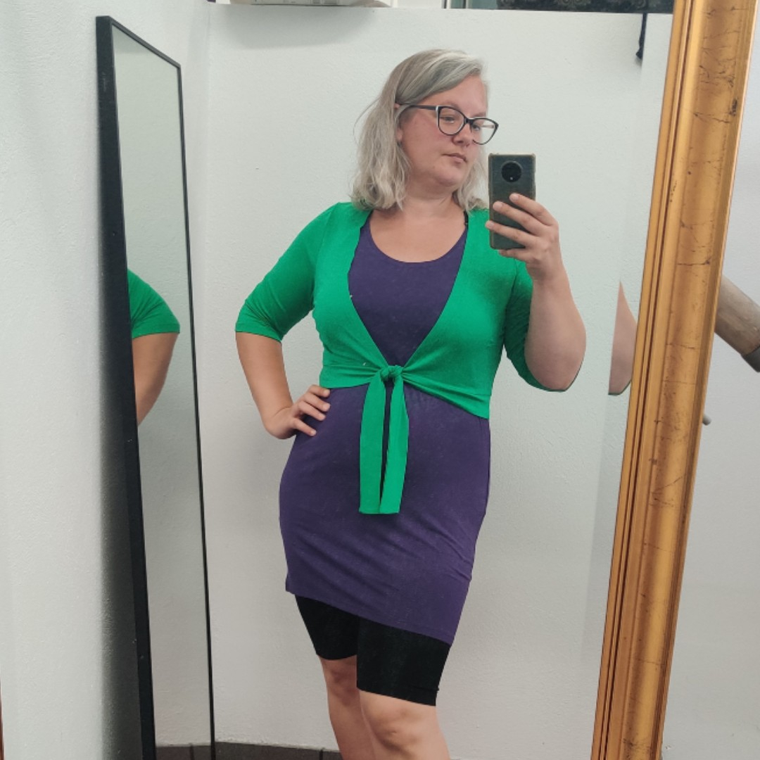 Bamboo Bolero Green. Bolero i store størrelser fra Amamiko