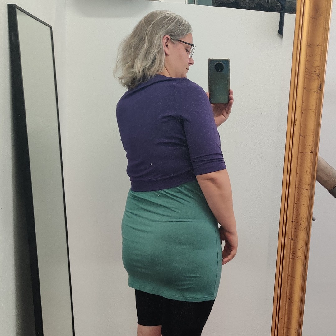 Bamboo Bolero Purple. Bolero i store størrelser fra Amamiko