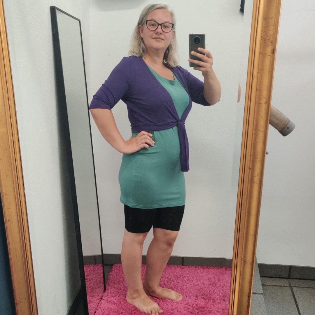 Bamboo Bolero Purple. Bolero i store størrelser fra Amamiko