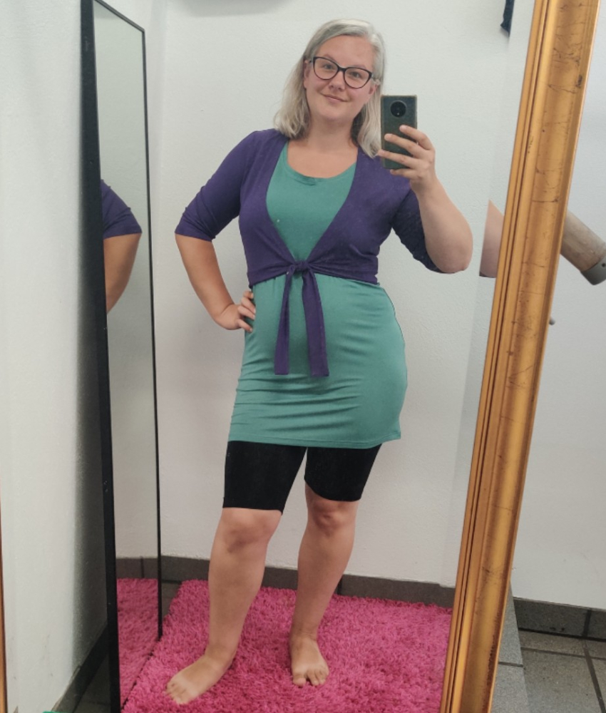 Bamboo Bolero Purple. Bolero i store størrelser fra Amamiko