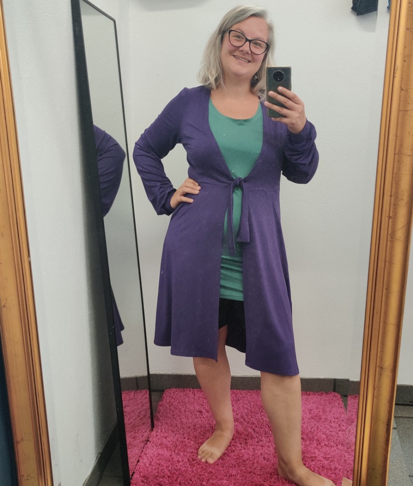 Bamboo Cardigan Purple. Lang cardigan i store størrelser fra Amamiko