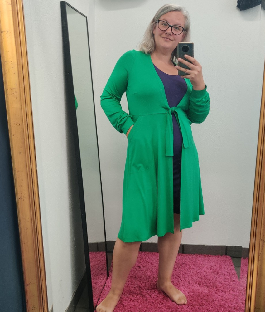 Bamboo Cardigan Green. Cardigan i store størrelser fra Amamiko