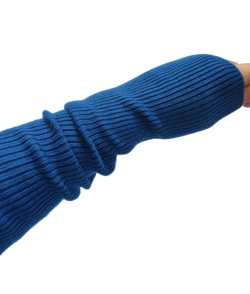 Lange ribstrikkede håndledsvarmere i havblå uld