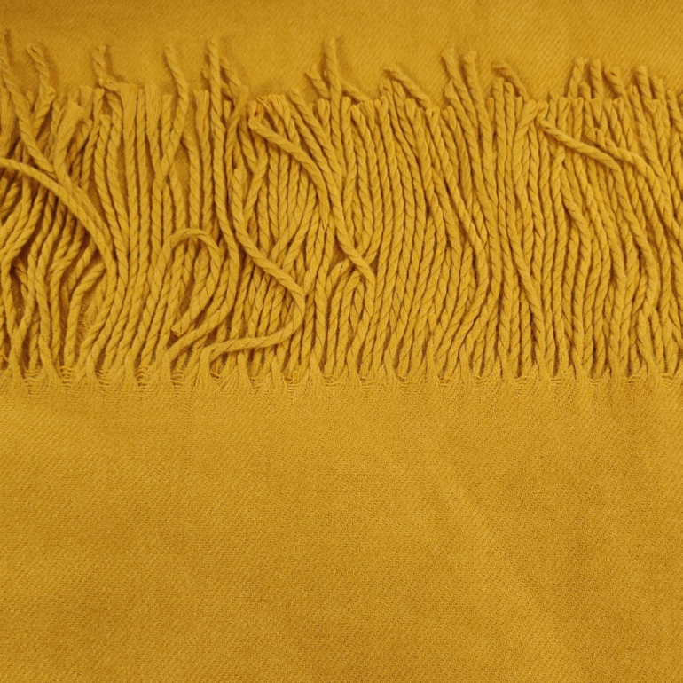 Sennepsgult uld tørklæde med frynser