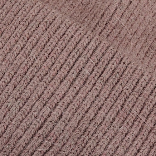 Gammel rosa Strikket hue i blød angora blanding.