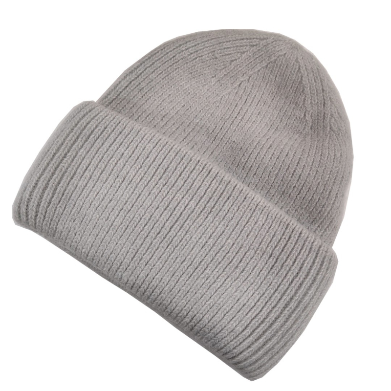 Se Light Grey Angora Beanie hos Amamiko