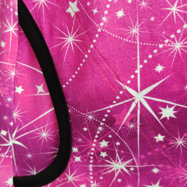 Tulla Pink Stars. Julekjole i store størrelser fra Amamiko.