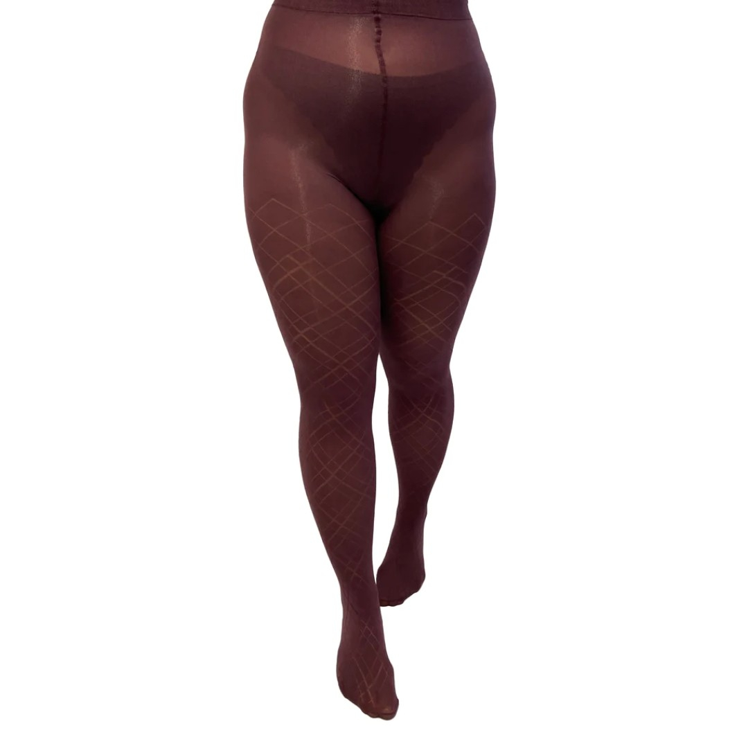 Damson Opaque Diamond Curvy Super Stretch Plus size Strømpebukser. Pamela Mann