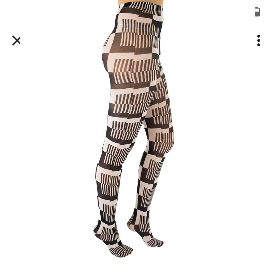 Monochrome Cube. Sort og hvide plus size strømpebukser fra Pamela Mann