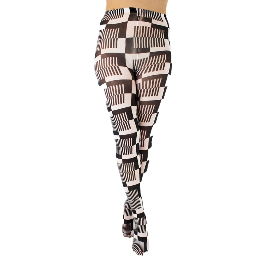 Monochrome Cube. Sort og hvide plus size strømpebukser fra Pamela Mann