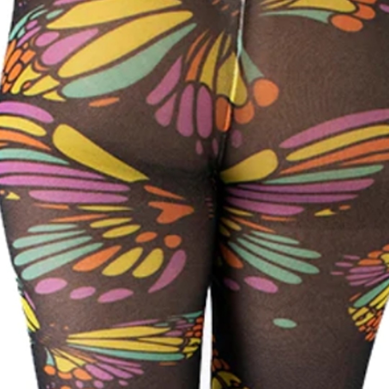Sorte plus size strømpebukser fra Pamela Mann med store farverige sommerfugle.