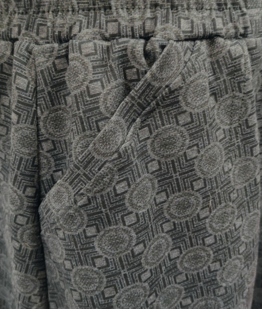 Kyoto Grey Circles. Midi Nederdel i store størrelser fra Amamiko.