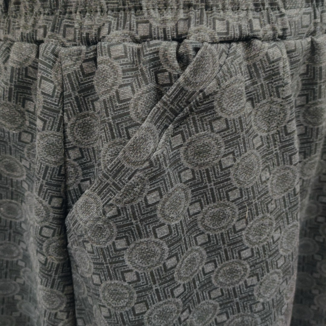 Kyoto Grey Circles. Midi Nederdel i store størrelser fra Amamiko.