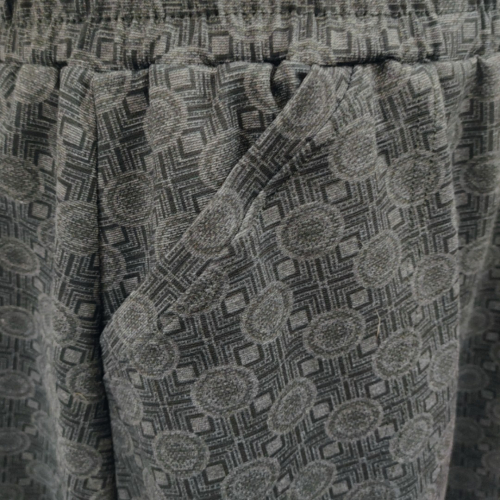 Kyoto Grey Circles. Midi Nederdel i store størrelser fra Amamiko.