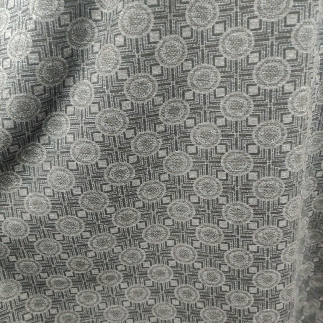 Kyoto Grey Circles. Midi Nederdel i store størrelser fra Amamiko.