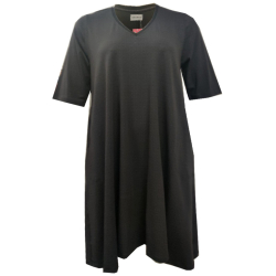 PLUS SIZE Moon A Tiny Bit Of Colour. Sort Kjole i store størrelser fra Amamiko.