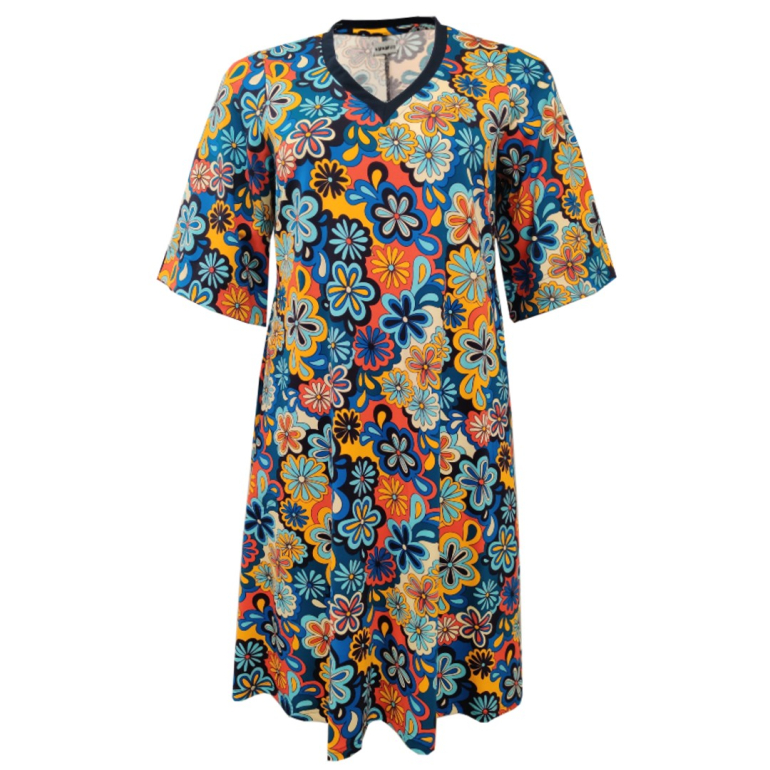 Plus size kjole fra Amamiko - Tulla Flower Power