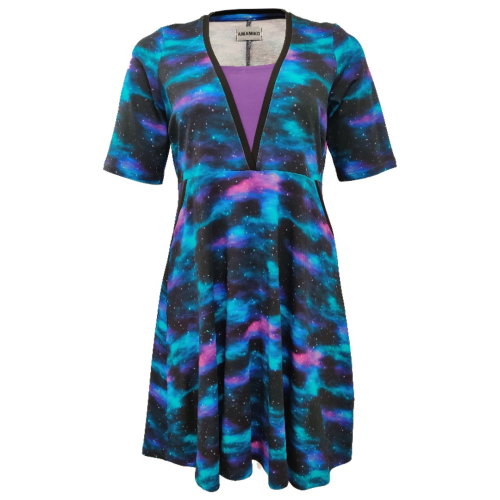 Ama Northern Lights. Blå Plus size kjole med nordlys fra Amamiko