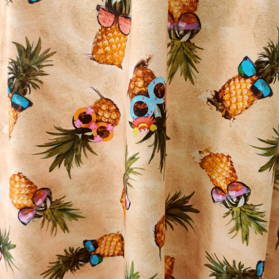 Kobe Sunny Pineapple. Plus size Nederdel i store størrelser fra Amamiko.