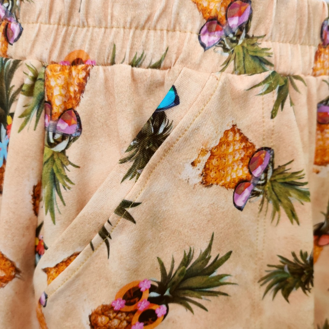 Kobe Sunny Pineapple. Plus size Nederdel i store størrelser fra Amamiko.