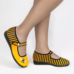 Honey Mary Jane Sko fra Hot Chocolate Design. Flade gule sko med bier.