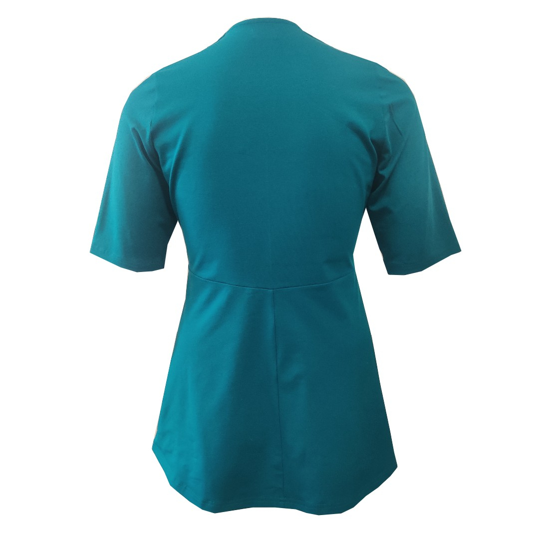 Sendai Petroleum. Plus size bluse med v-hals fra Amamiko