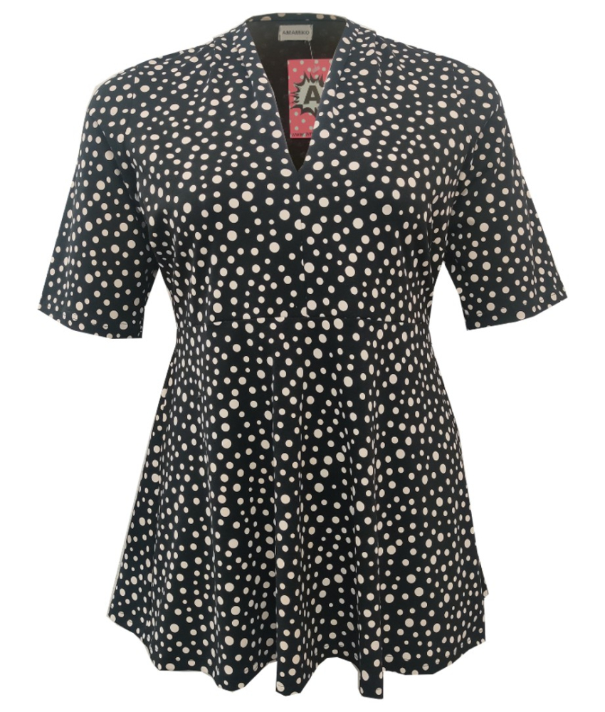 Sendai Black Dot. Plus size peplum bluse med prikker fra Amamiko