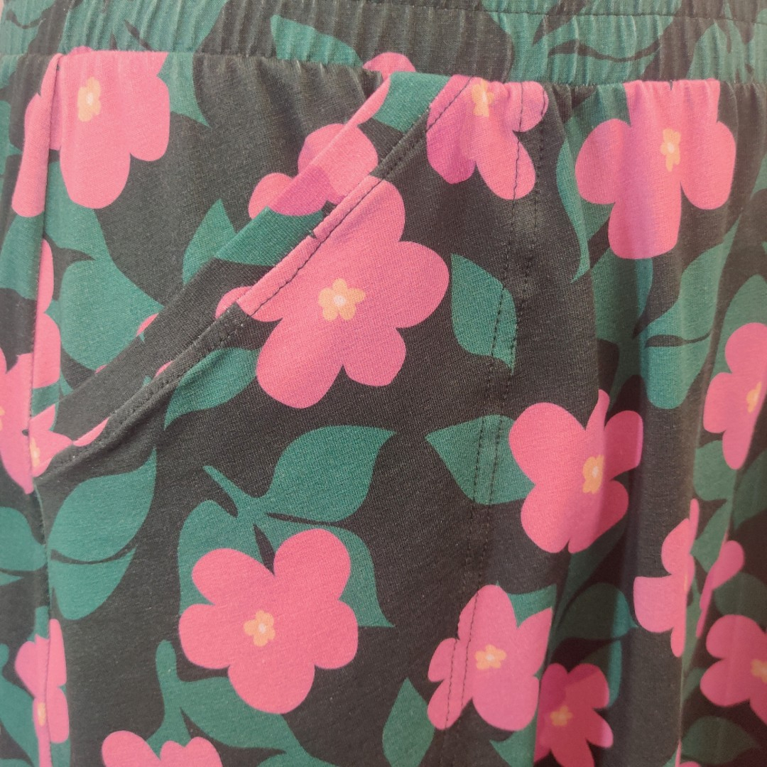 Kyoto Let's Bloom. Mørke grøn midi Nederdel med blomster i store størrelser