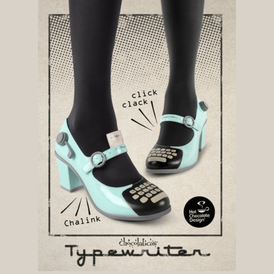 Typewriter. Lyseblå lak pumps fra Hot Chocolate Design