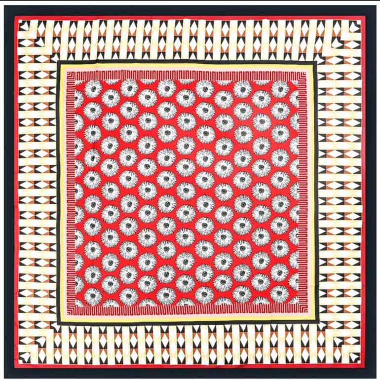 Stort kvadratisk tørklæde i satin - Grafisk Rød