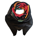 Kvadratisk tørklæde i blank satin. Rød Blomst