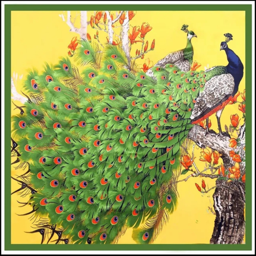 Kvadratisk tørklæde i blank satin. Gul Påfugl