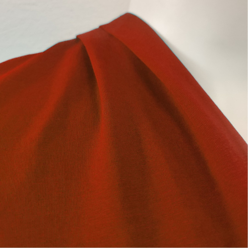 Sendai Red. Plus size peplum bluse fra Amamiko