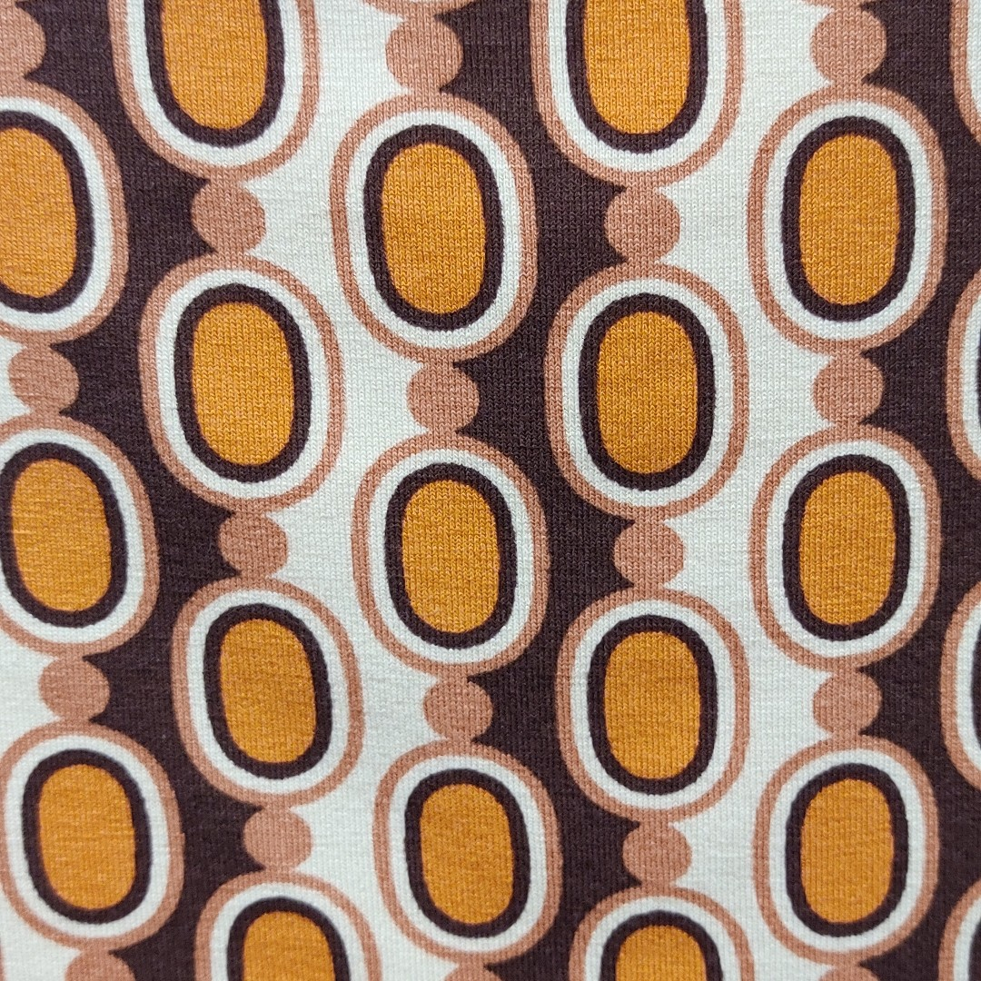 Trixia Retro Pearls Cognac. Plus size kjole med vandfald