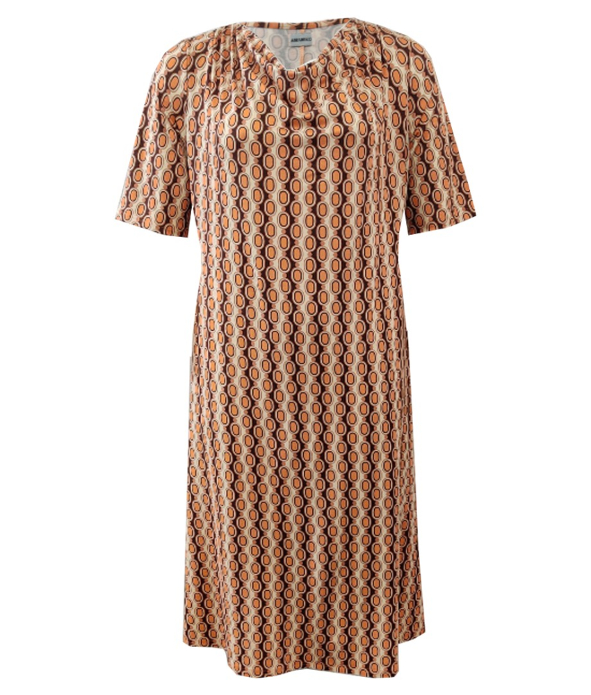 Trixia Retro Pearls Cognac. Plus size kjole med vandfald