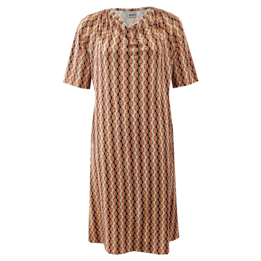 Trixia Retro Pearls Cognac. Plus size kjole med vandfald
