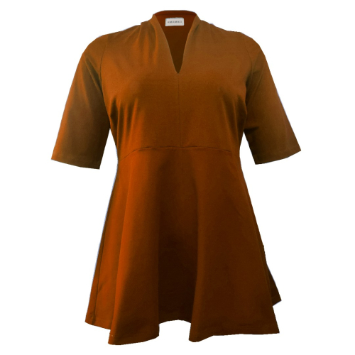 Sendai Cognac. Plus size peplum bluse fra Amamiko