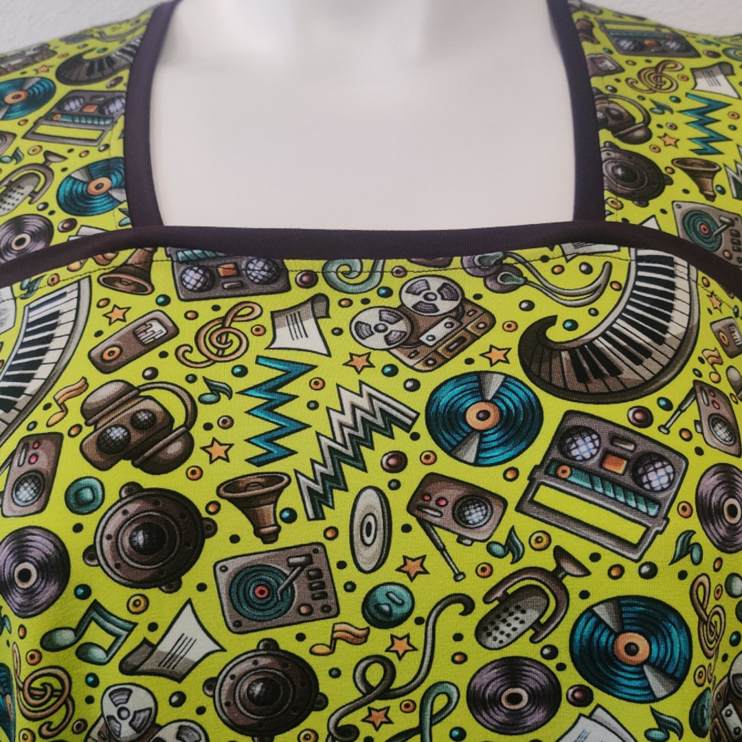 Keiko Don't Stop The Music. Bluse i store størrelser fra Amamiko