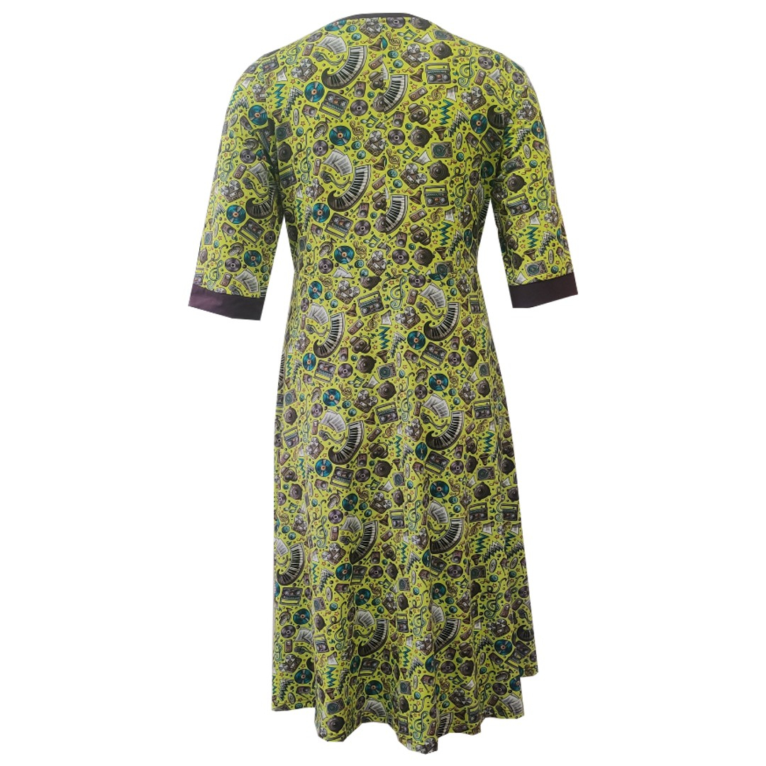 Dana Don't Stop The Music - PLUS SIZE kjole fra Amamiko