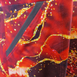 Rød plus size kjole med lava mønster. Ama Red Hot Lava