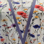 Cremefarvet plus size kjole med blomster. Ama Spring Flowers