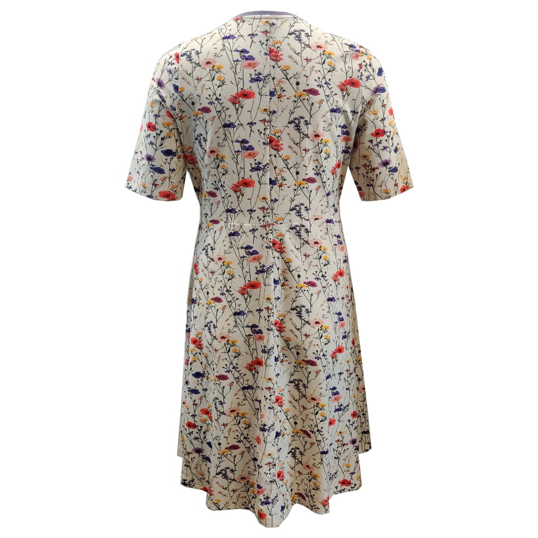 Cremefarvet plus size kjole med blomster. Ama Spring Flowers